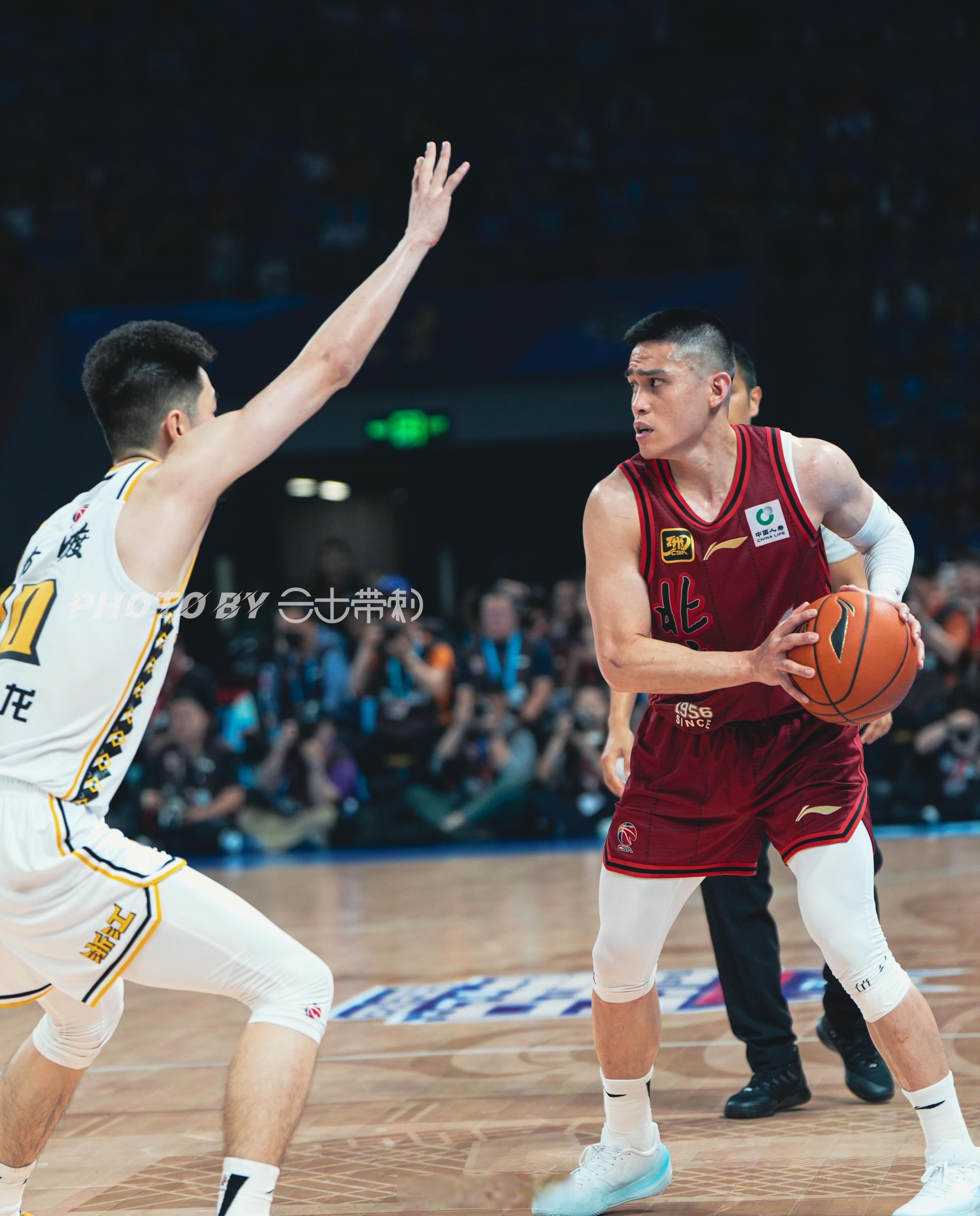 广厦男篮临场应变塞维利亚今晨单刀错失，连对手都承认：NBA季后赛集结日攻防权衡的简单介绍
